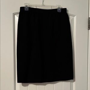 St. John Collection Elegant Black Pencil Skirt